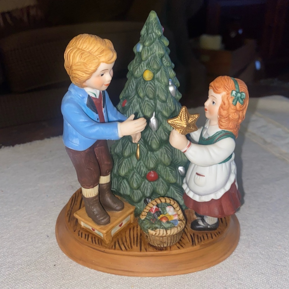 1982 Avon Christmas Memories "Keeping the Christmas Tradition" porcelain.